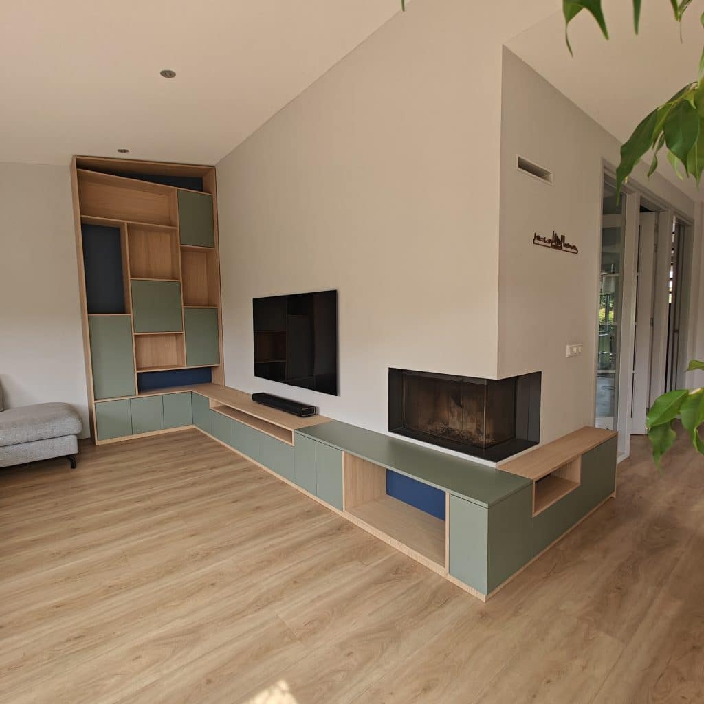 Moderne laag meubel op maat uniek interieur Rotterdam woonkamer